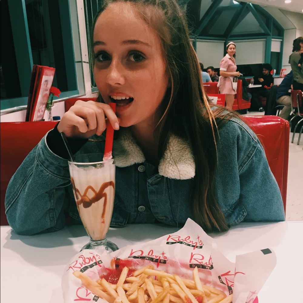 Meet your Posher, Makayla